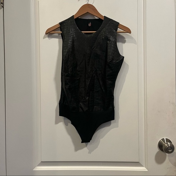 Commando Faux Leather Croc Bodysuit - Picture 5 of 6